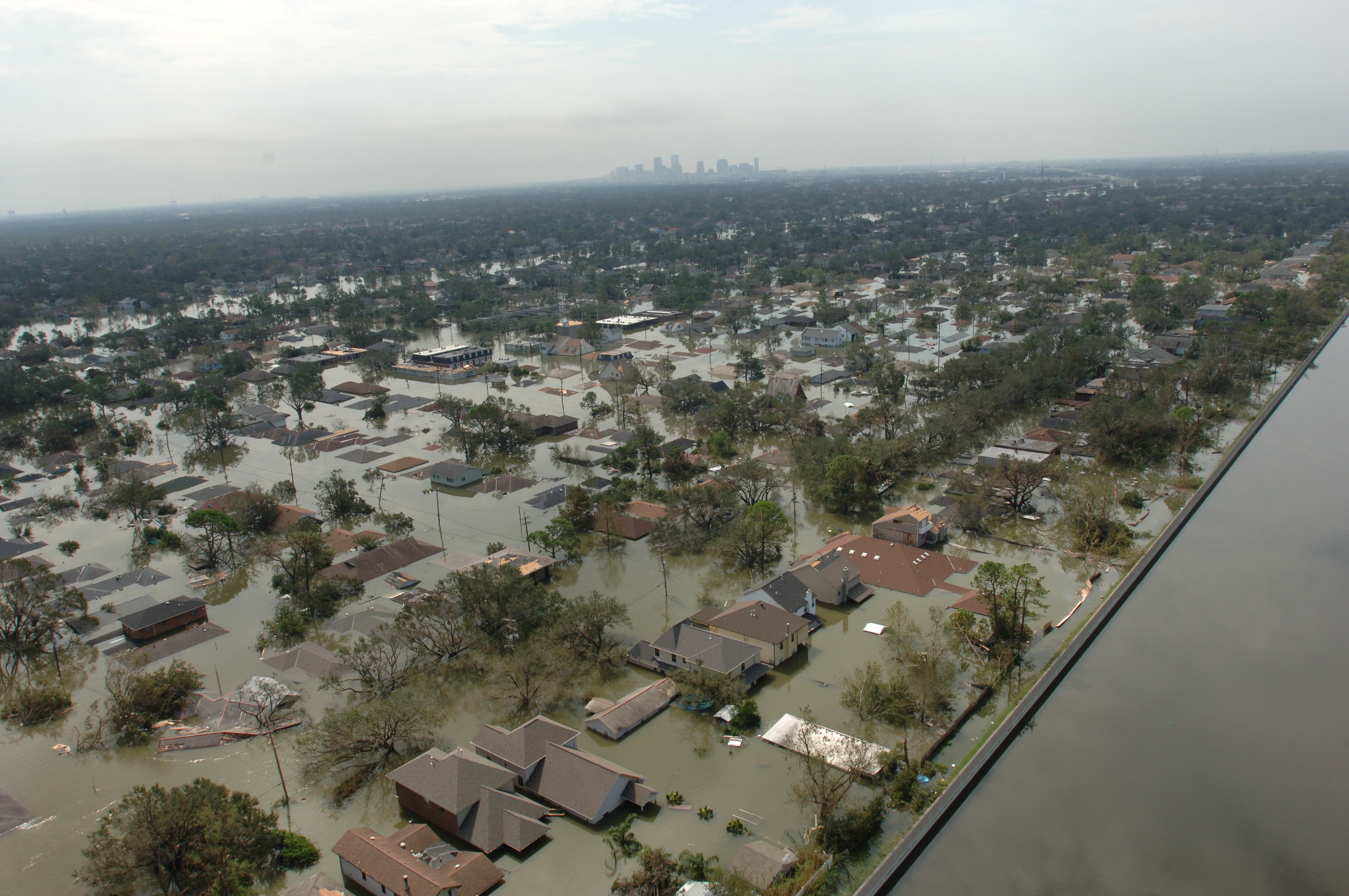 Hundreds of submerged houses in Louisiana
