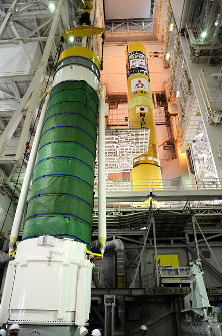 Attaching Solid Rocket Boosters to the HII-A Launch Vehicle