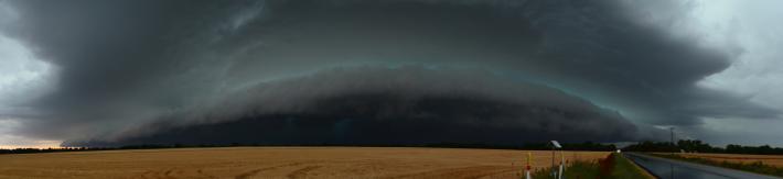 Panoramic view of a shelf cloud approaching in Kansas