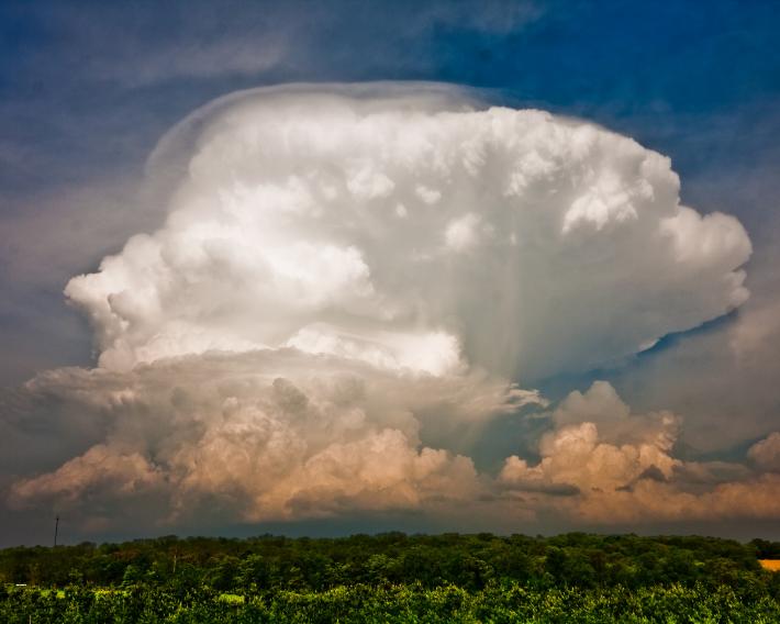 Huge thunder cloud